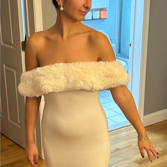 Meshki Strapless White Dress with Fur Detail - Picture 4 of 4